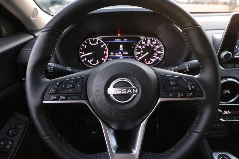 Nissan Sentra Vehicle Image 10