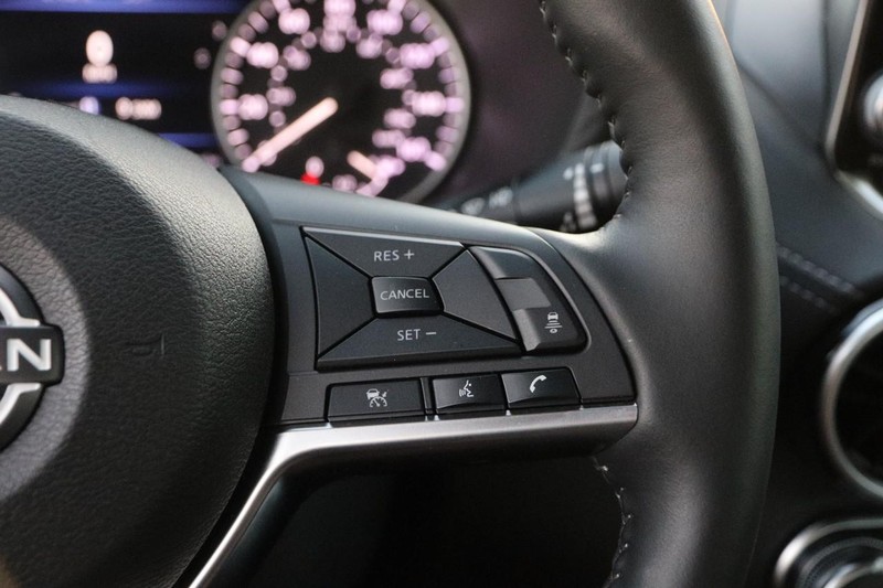 Nissan Sentra Vehicle Image 12