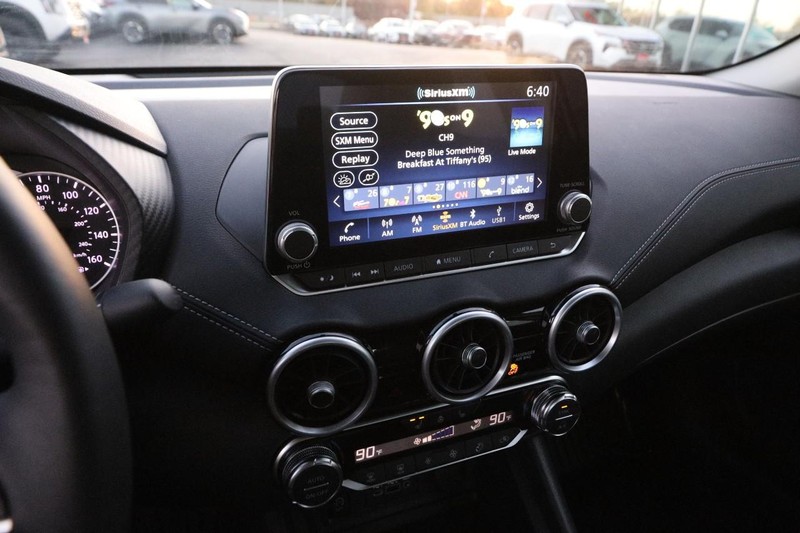 Nissan Sentra Vehicle Image 15