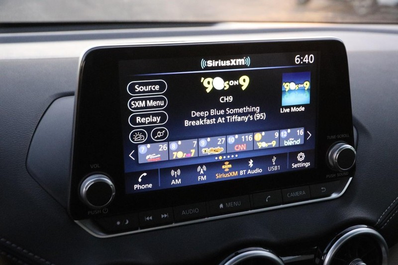 Nissan Sentra Vehicle Image 16