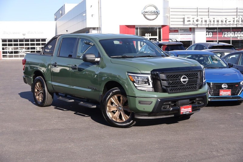 Nissan Titan Vehicle Image 02