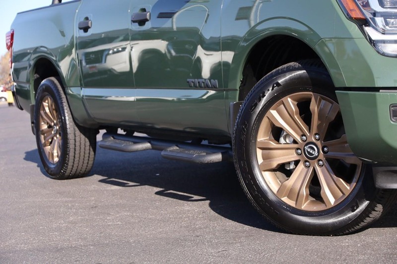 Nissan Titan Vehicle Image 03