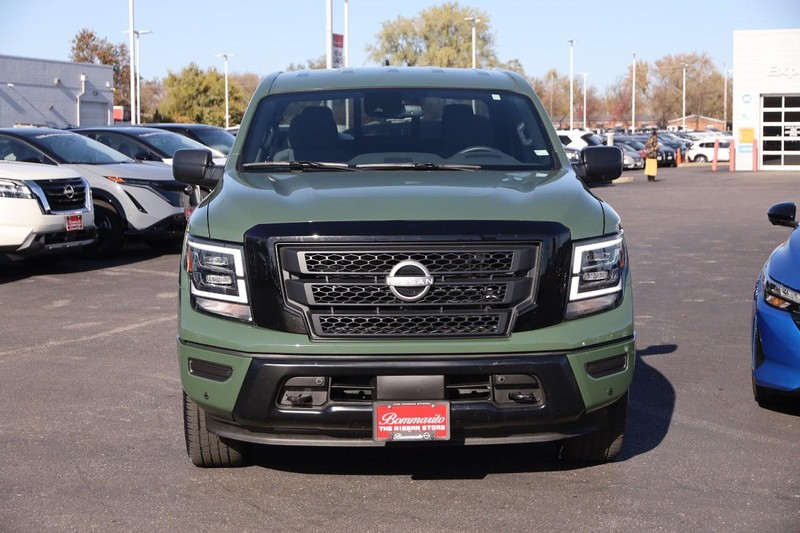 Nissan Titan Vehicle Image 04