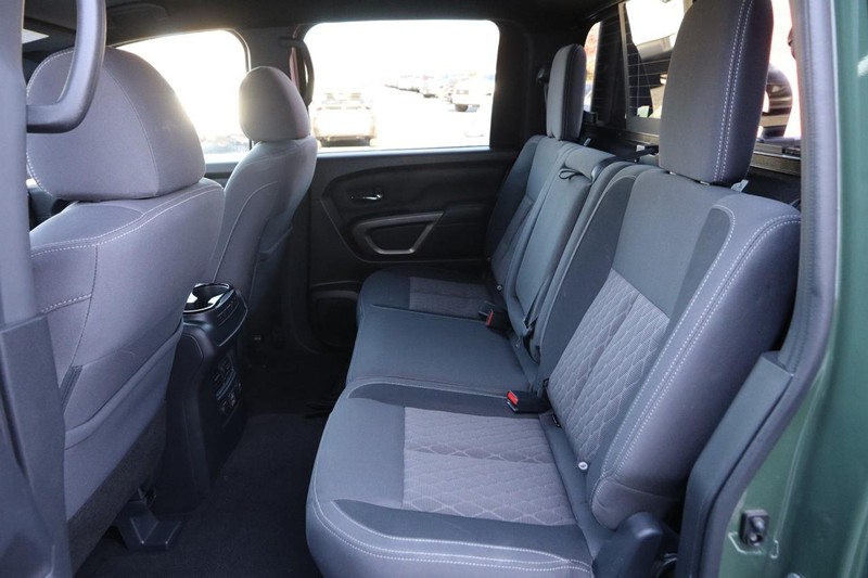 Nissan Titan Vehicle Image 10