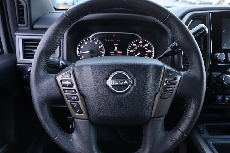 Nissan Titan Vehicle Image 11