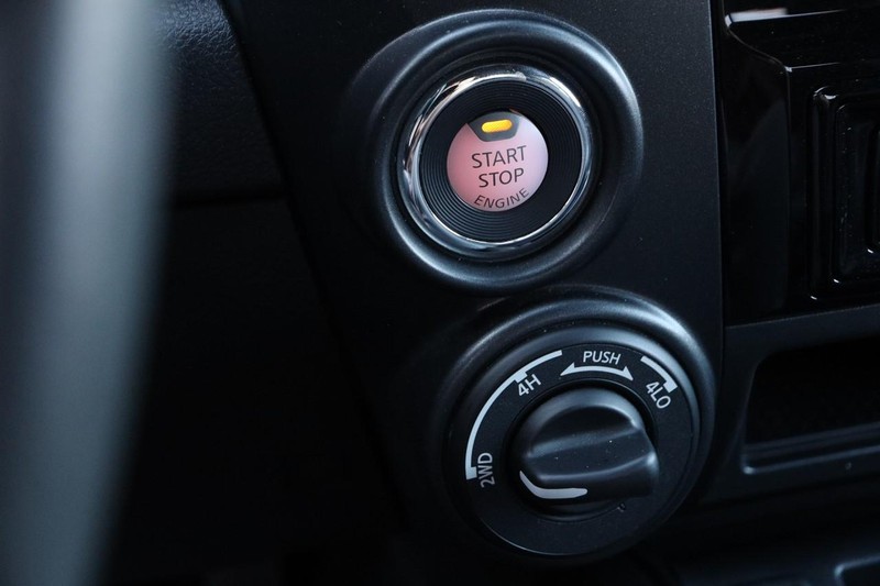 Nissan Titan Vehicle Image 15