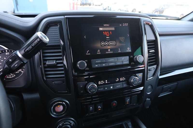 Nissan Titan Vehicle Image 16