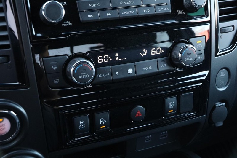 Nissan Titan Vehicle Image 18