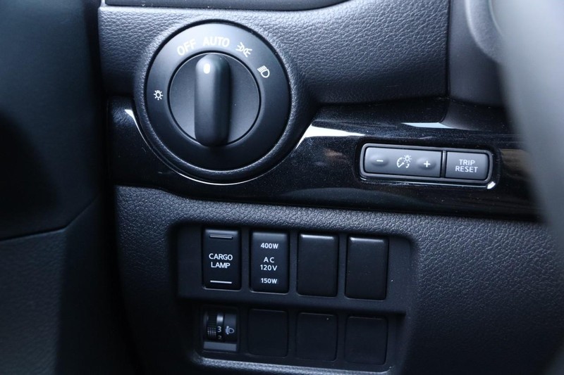 Nissan Titan Vehicle Image 20