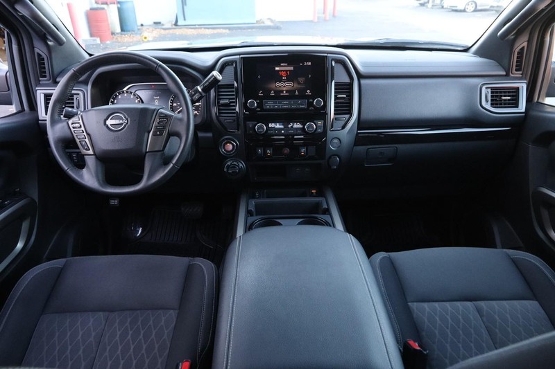Nissan Titan Vehicle Image 21