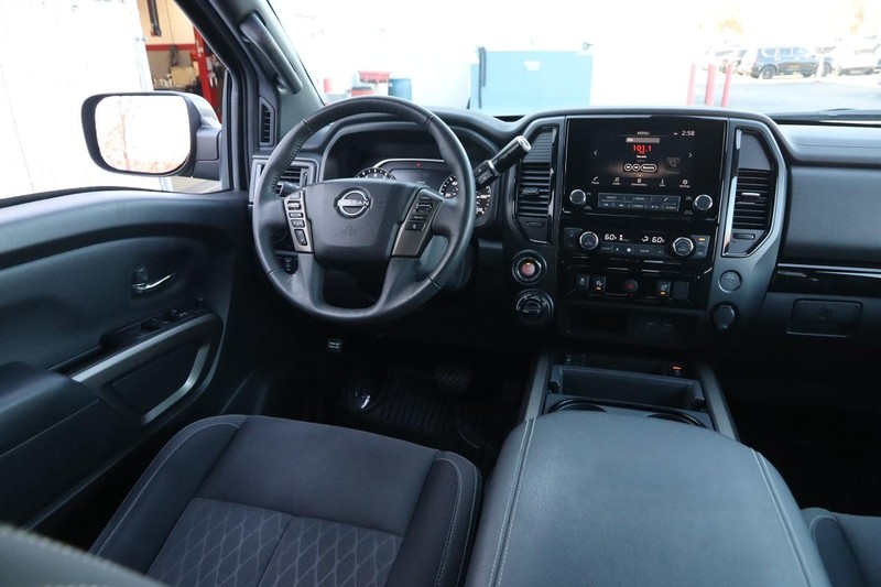 Nissan Titan Vehicle Image 22