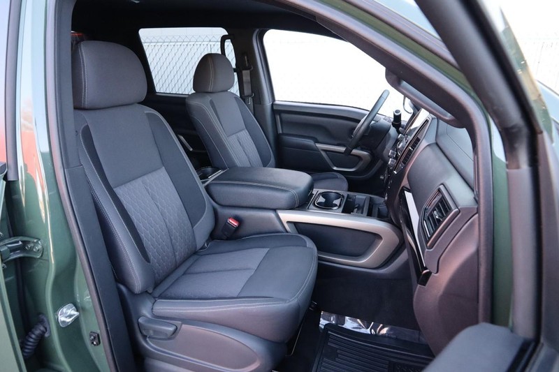 Nissan Titan Vehicle Image 26