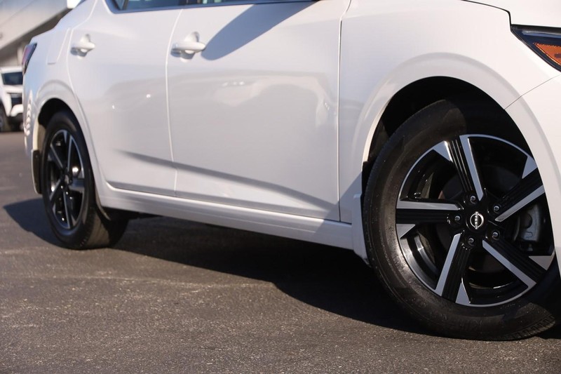 Nissan Sentra Vehicle Image 03