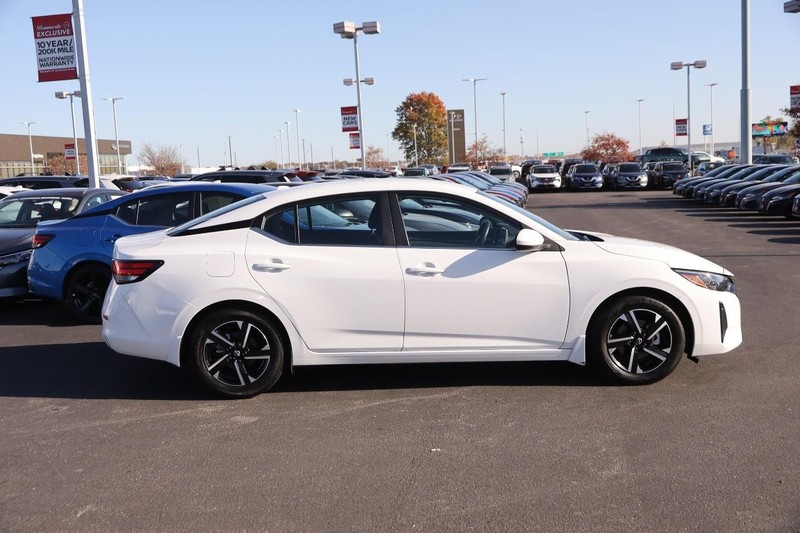 Nissan Sentra Vehicle Image 05