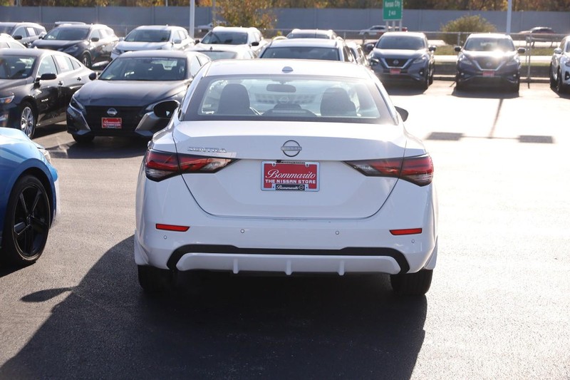 Nissan Sentra Vehicle Image 06