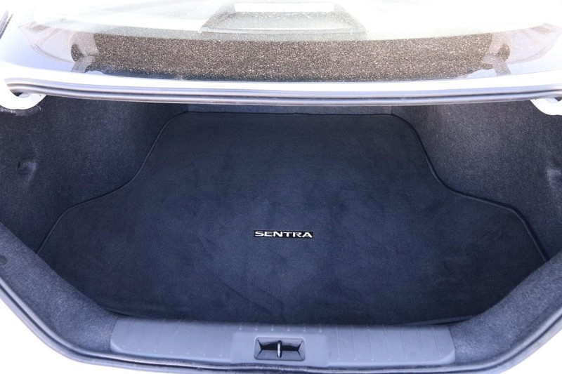 Nissan Sentra Vehicle Image 07