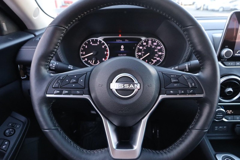 Nissan Sentra Vehicle Image 10