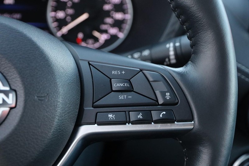 Nissan Sentra Vehicle Image 12