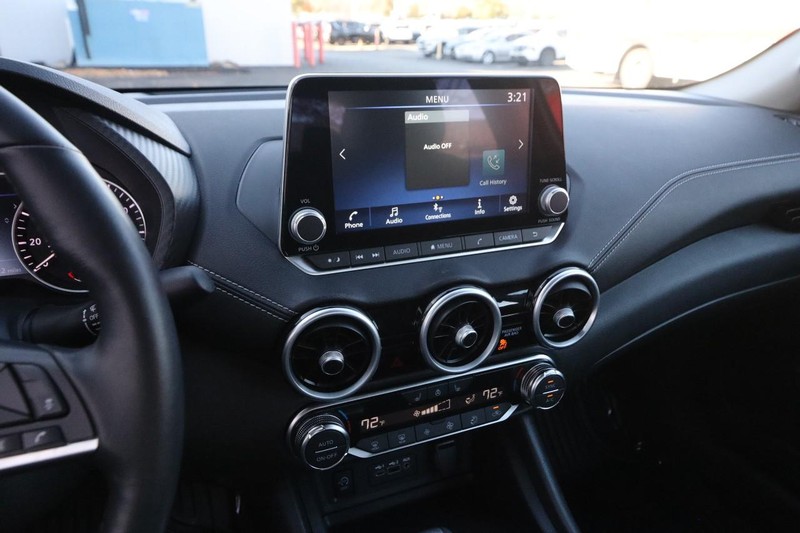 Nissan Sentra Vehicle Image 14