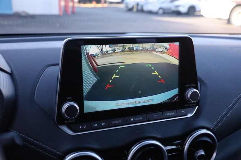 Nissan Sentra Vehicle Image 15