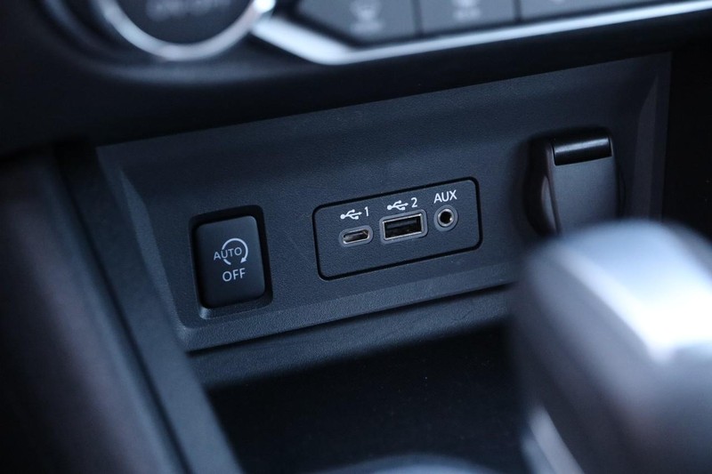 Nissan Sentra Vehicle Image 17