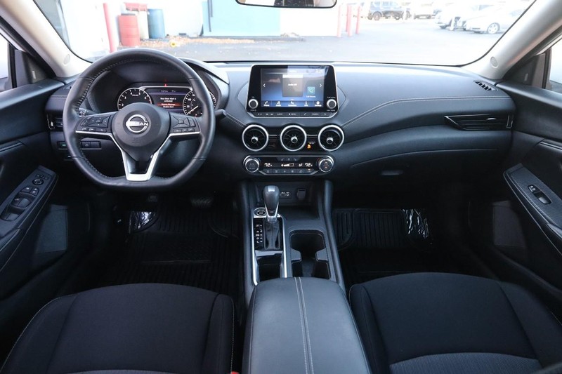 Nissan Sentra Vehicle Image 20