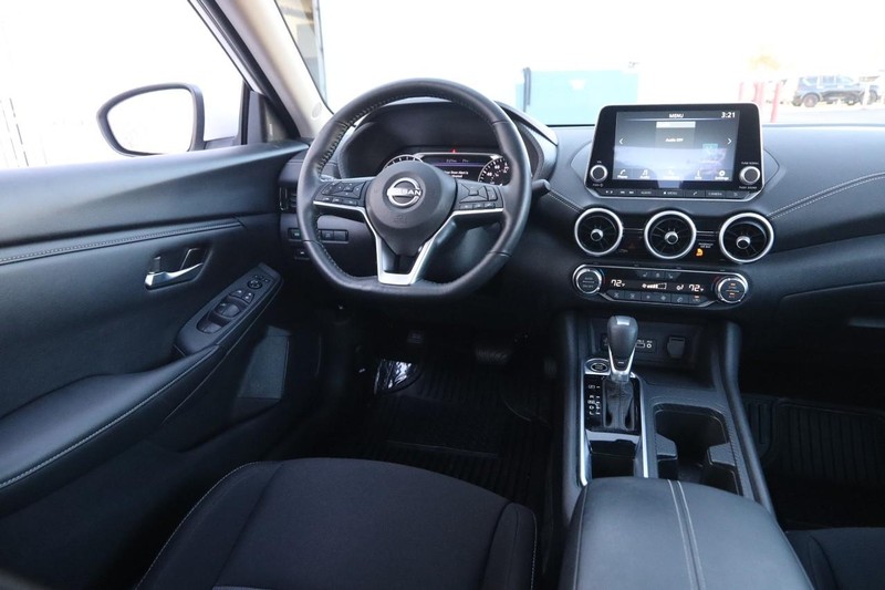Nissan Sentra Vehicle Image 21