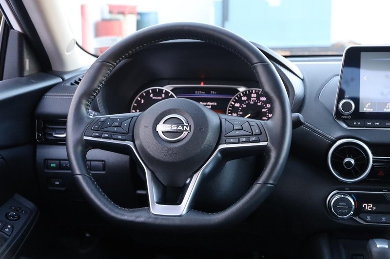 Nissan Sentra Vehicle Image 22