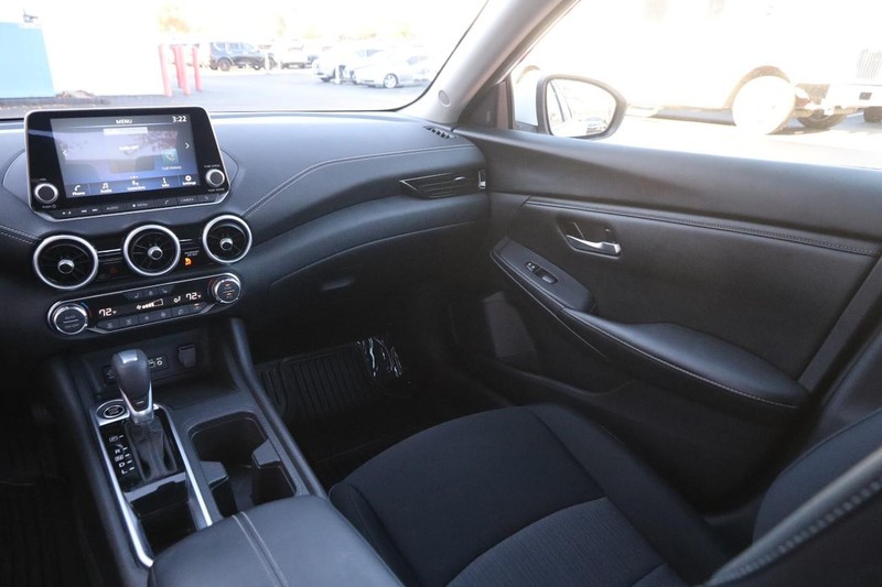 Nissan Sentra Vehicle Image 24