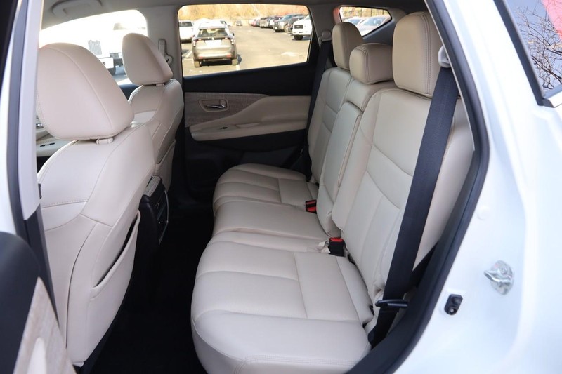 Nissan Murano Vehicle Image 10