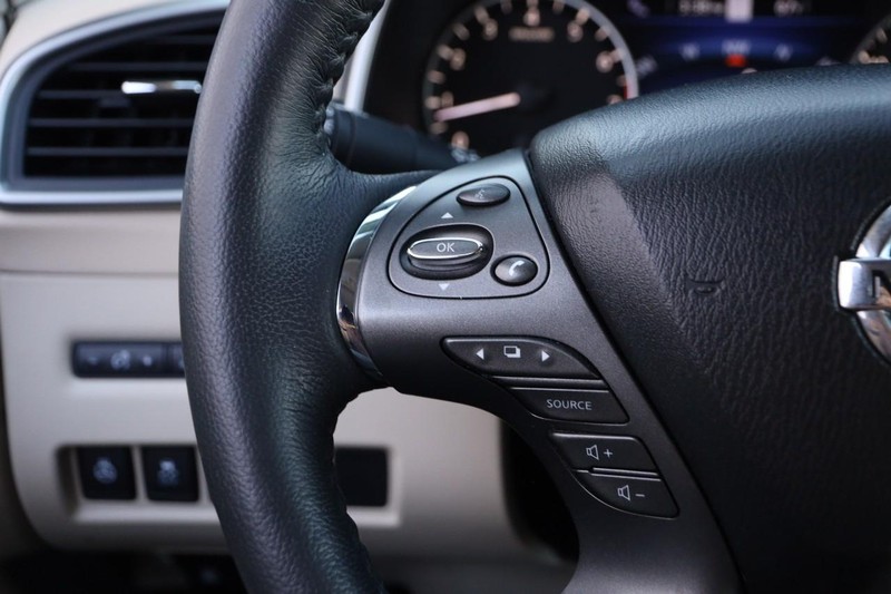 Nissan Murano Vehicle Image 12