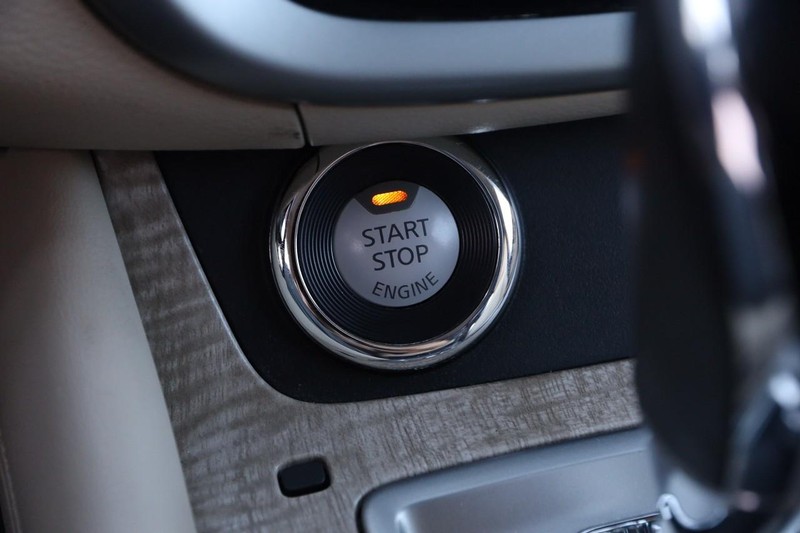 Nissan Murano Vehicle Image 15