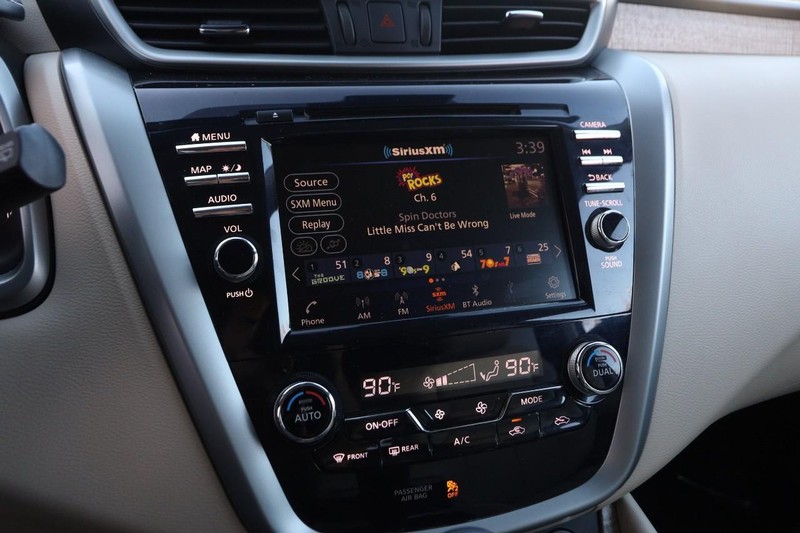 Nissan Murano Vehicle Image 16