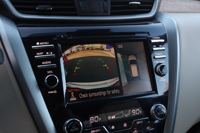Nissan Murano Vehicle Image 17