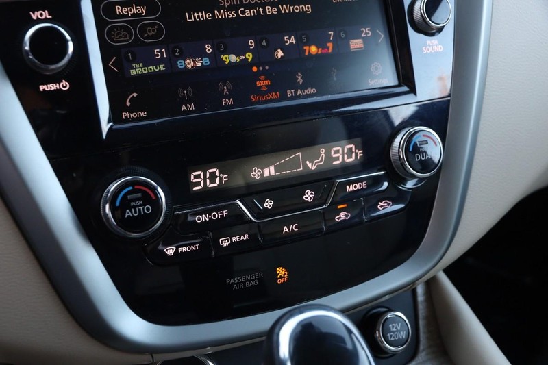 Nissan Murano Vehicle Image 18