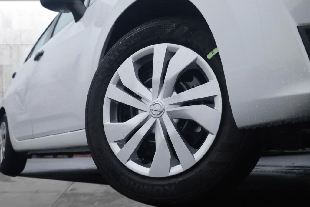 Nissan Versa Vehicle Image 03