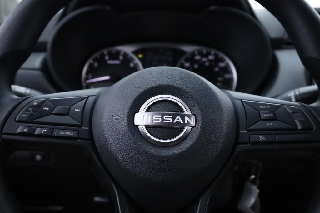 Nissan Versa Vehicle Image 09