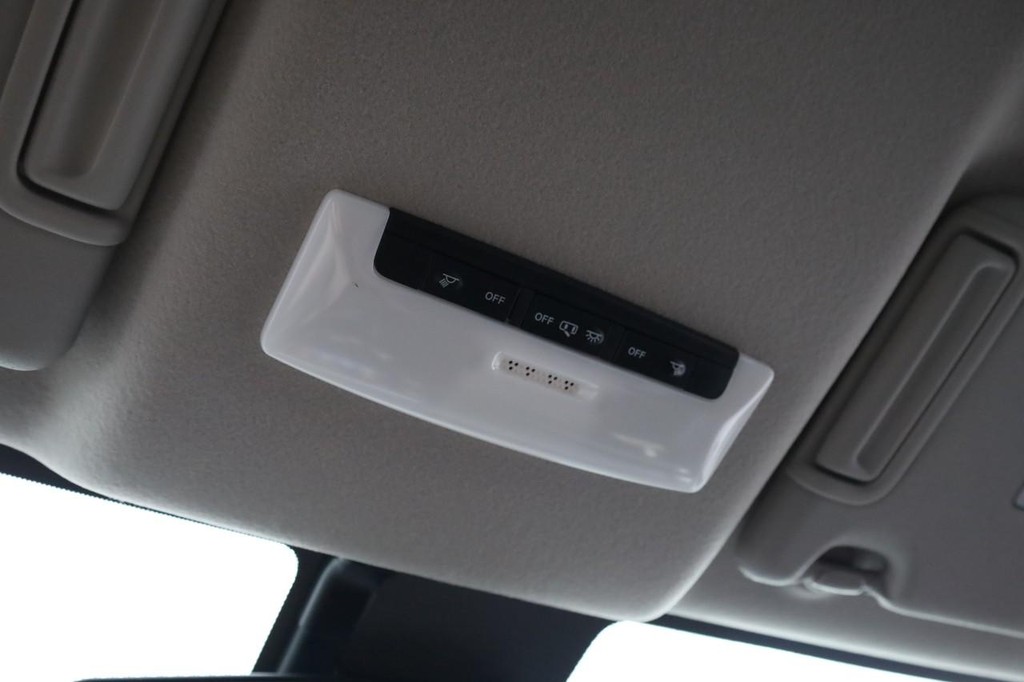 Nissan Versa Vehicle Image 16