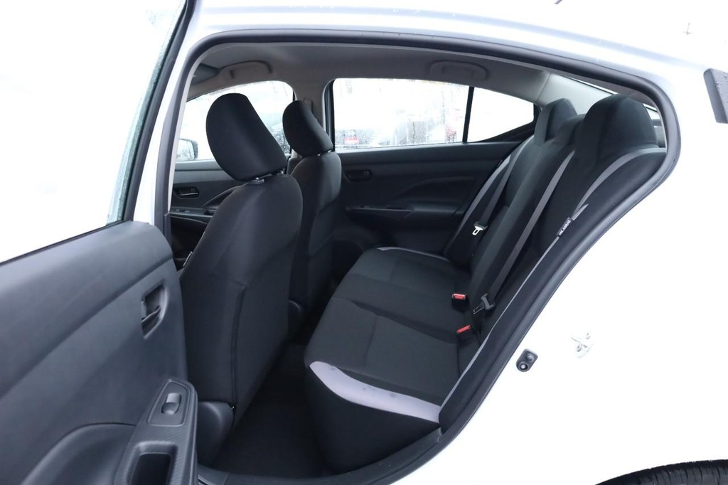 Nissan Versa Vehicle Image 19