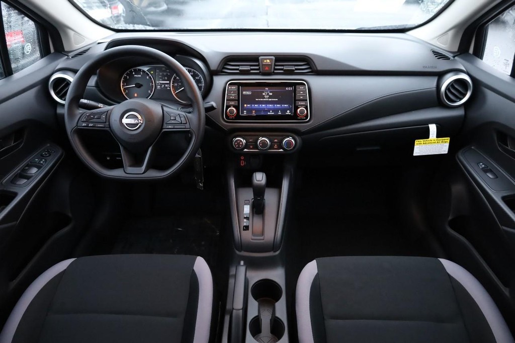 Nissan Versa Vehicle Image 21