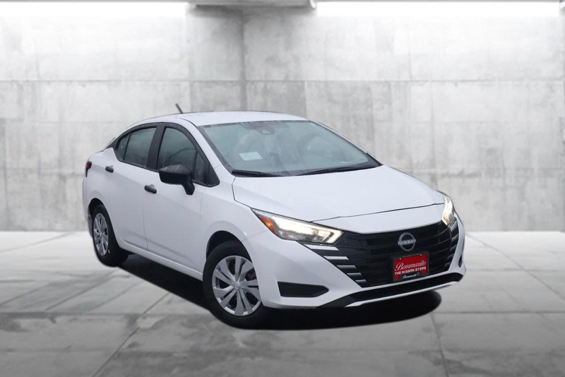 Nissan Versa Vehicle Image 02