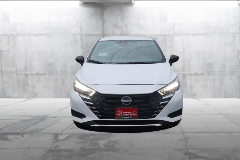 Nissan Versa Vehicle Image 04