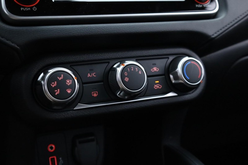 Nissan Versa Vehicle Image 13