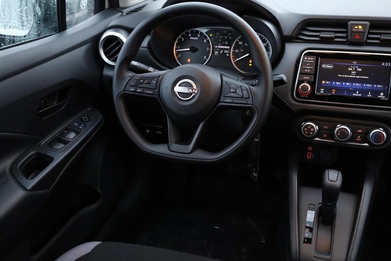 Nissan Versa Vehicle Image 22