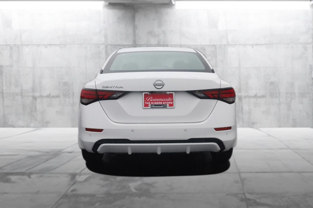 Nissan Sentra Vehicle Image 06