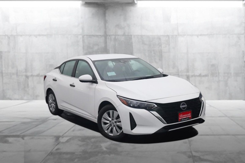 Nissan Sentra Vehicle Image 02