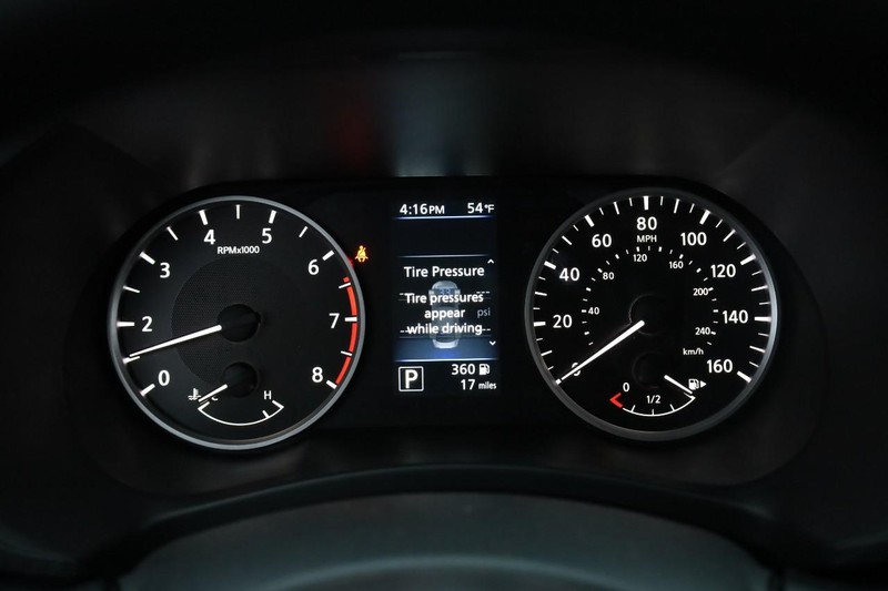 Nissan Sentra Vehicle Image 10