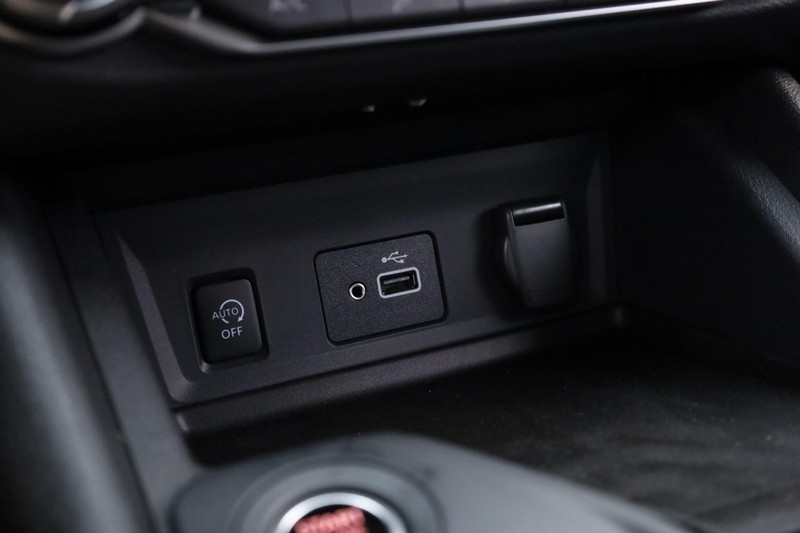 Nissan Sentra Vehicle Image 15