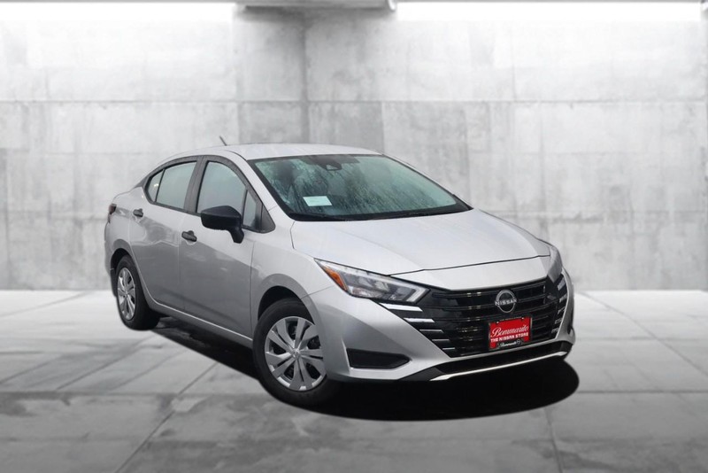 Nissan Versa Vehicle Image 02