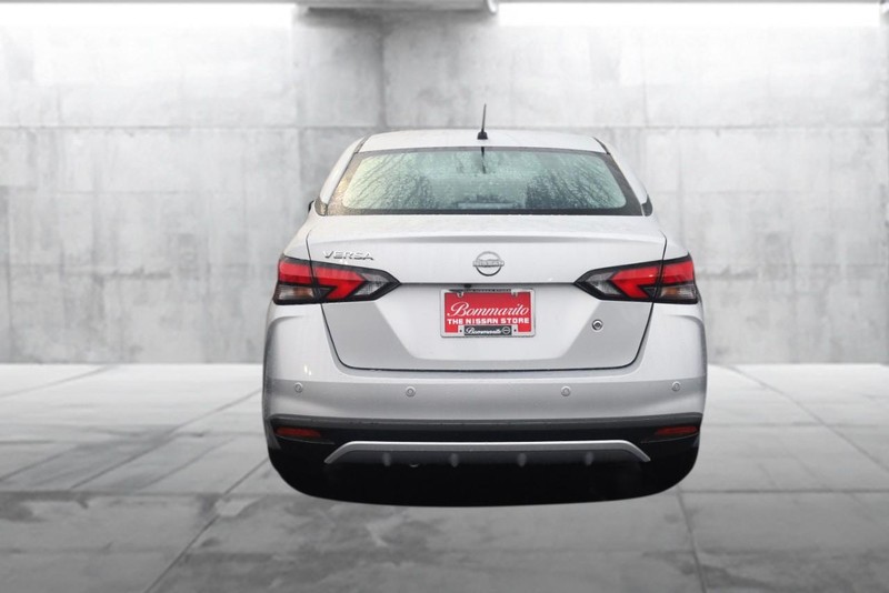 Nissan Versa Vehicle Image 06